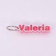 Llavero personalizado con nombre en metacrilato rosa y fucsia